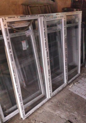Окно ПВХ Рехау трехстворчатое 1760x1550 мм глухое/поворотно-откидное/глухое